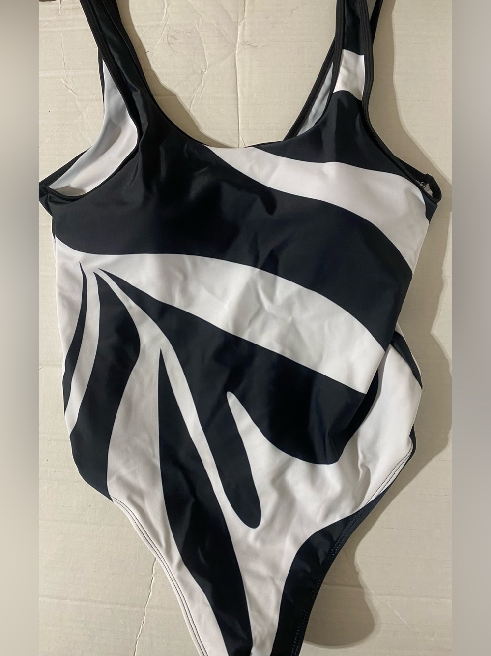 SHEIN Black & White Abstract Scoop One-Piece Swimsuit